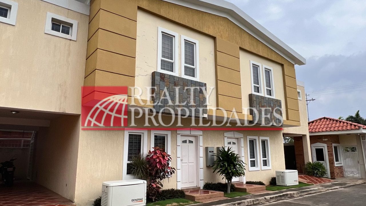 HERMOSO TOWNHOUSE DE LUJO COMPLETAMENTE EQUIPADO EN ALQUILER