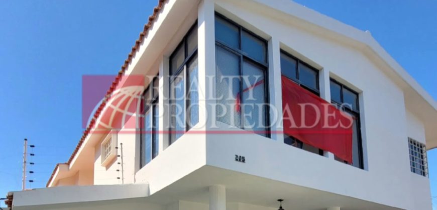 AMPLIA CASA-QUINTA EN EL CASCO CENTRAL EN VENTA
