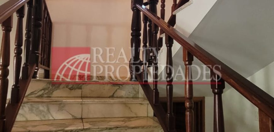 AMPLIA CASA-QUINTA EN EL CASCO CENTRAL EN VENTA