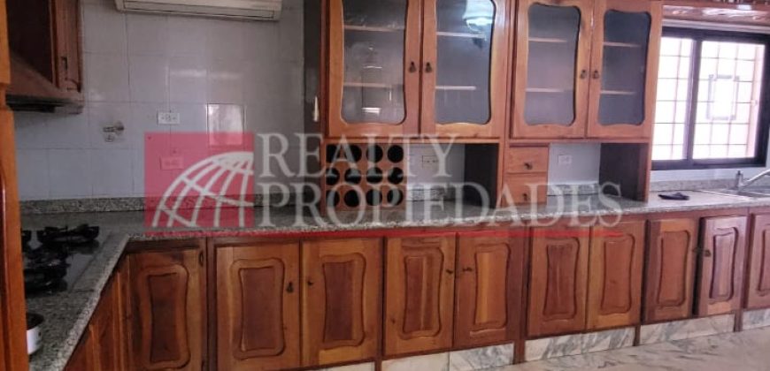 AMPLIA CASA-QUINTA EN EL CASCO CENTRAL EN VENTA