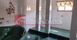 AMPLIA CASA-QUINTA EN EL CASCO CENTRAL EN VENTA