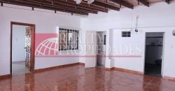 AMPLIA CASA-QUINTA EN EL CASCO CENTRAL EN VENTA