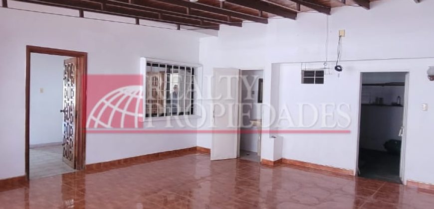 AMPLIA CASA-QUINTA EN EL CASCO CENTRAL EN VENTA