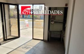 LOCAL COMERCIAL CON AIRE CENTRAL EN VÍA PRINCIPAL EN ALQUILER