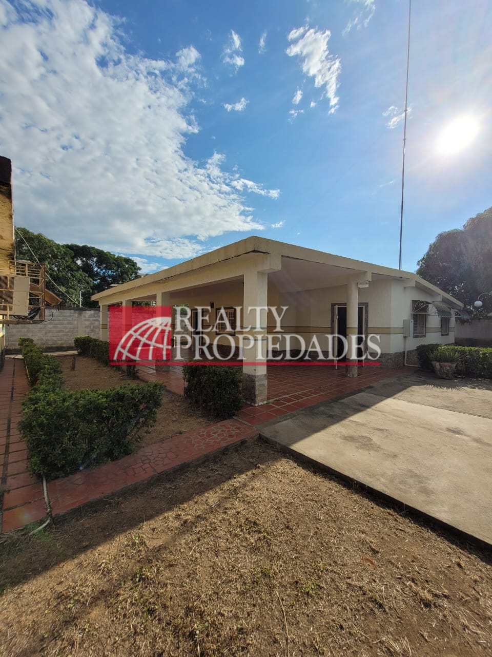 HERMOSA CASA EQUIPADA EN CIRCUITO CERRADO LISTA PARA HABITAR EN VENTA