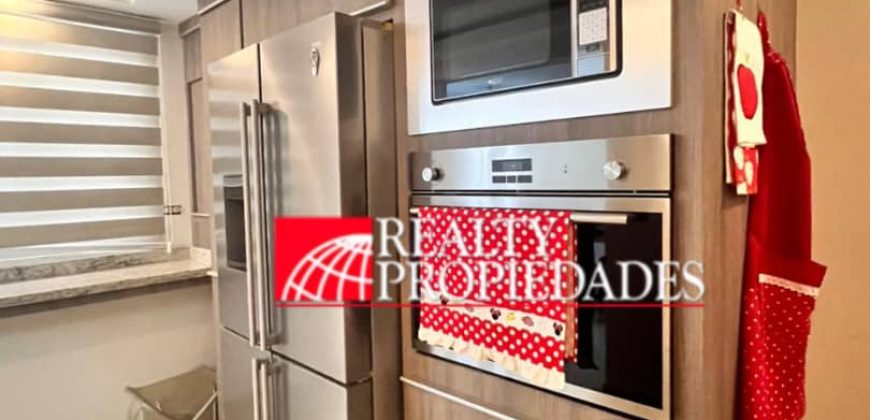 EXCLUSIVO TOWNHOUSE SEMI-EQUIPADO EN VENTA