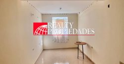 EXCLUSIVO TOWNHOUSE SEMI-EQUIPADO EN VENTA