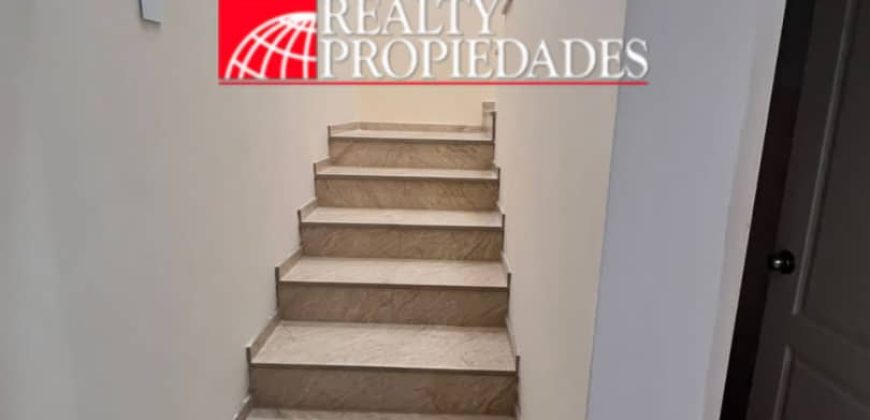 EXCLUSIVO TOWNHOUSE SEMI-EQUIPADO EN VENTA