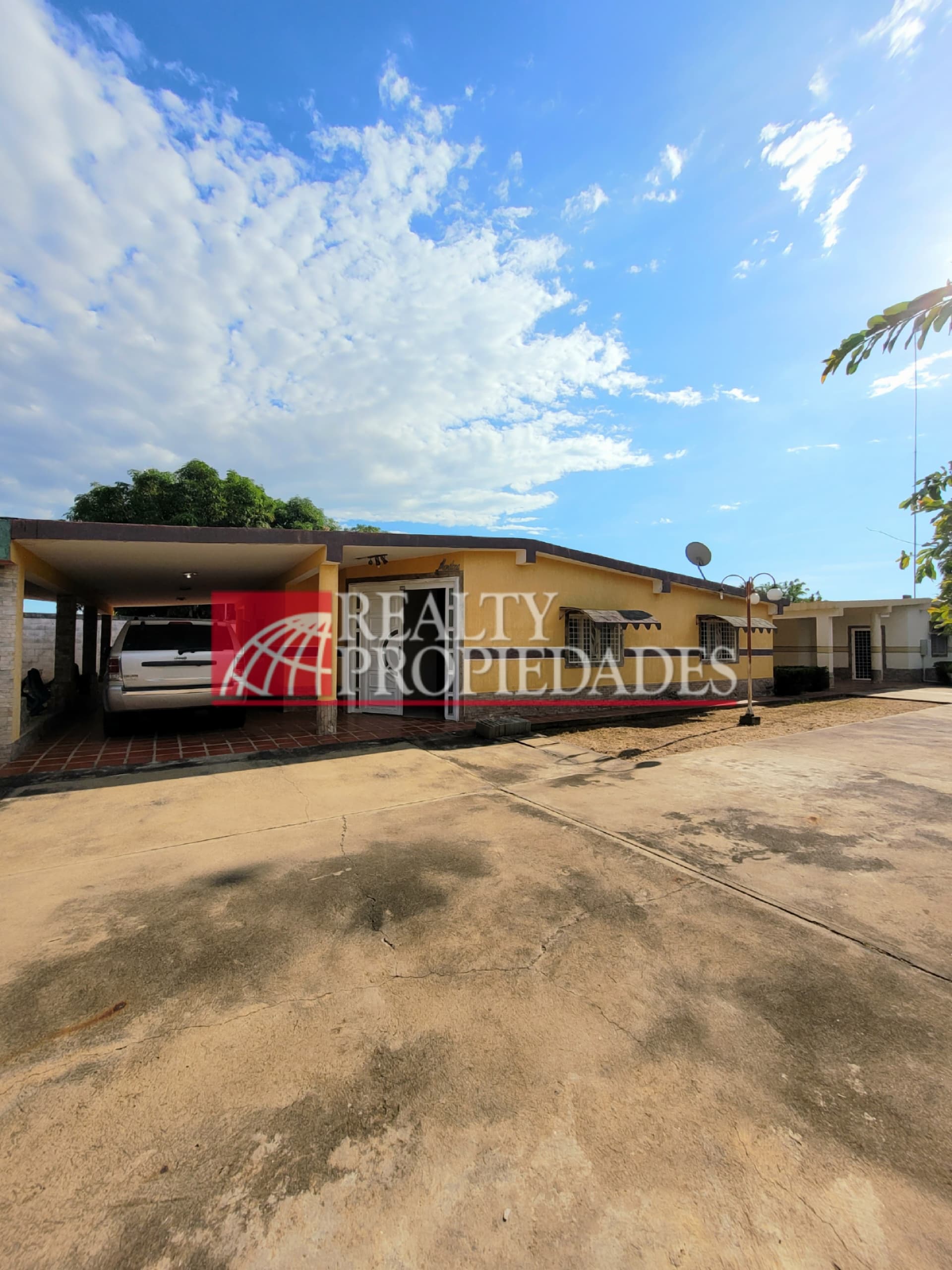 ¡ECONÓMICA! EXCELENTE CASA EQUIPADA EN CIRCUITO CERRADO EN VENTA
