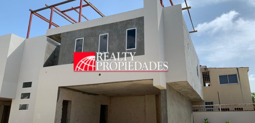 UBICACIÓN PRIVILEGADA: AMPLIO TOWNHOUSE EN GRIS EN VENTA