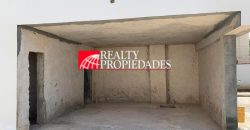 UBICACIÓN PRIVILEGADA: AMPLIO TOWNHOUSE EN GRIS EN VENTA