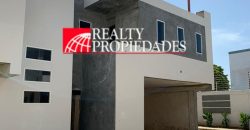 UBICACIÓN PRIVILEGADA: AMPLIO TOWNHOUSE EN GRIS EN VENTA