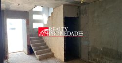 UBICACIÓN PRIVILEGADA: AMPLIO TOWNHOUSE EN GRIS EN VENTA