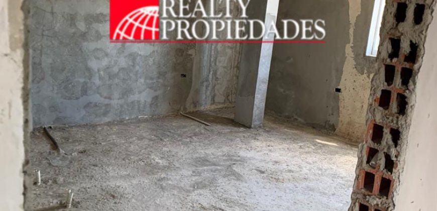 UBICACIÓN PRIVILEGADA: AMPLIO TOWNHOUSE EN GRIS EN VENTA