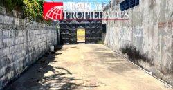 EXCELENTE GALPÓN CON LOCALES COMERCIALES EN UBICACIÓN ESTRATÉGICA EN ALQUILER