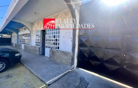 EXCELENTE GALPÓN CON LOCALES COMERCIALES EN UBICACIÓN ESTRATÉGICA EN ALQUILER