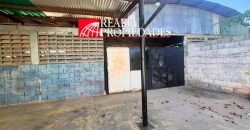 EXCELENTE GALPÓN CON LOCALES COMERCIALES EN UBICACIÓN ESTRATÉGICA EN ALQUILER