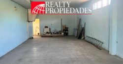 EXCELENTE GALPÓN CON LOCALES COMERCIALES EN UBICACIÓN ESTRATÉGICA EN ALQUILER