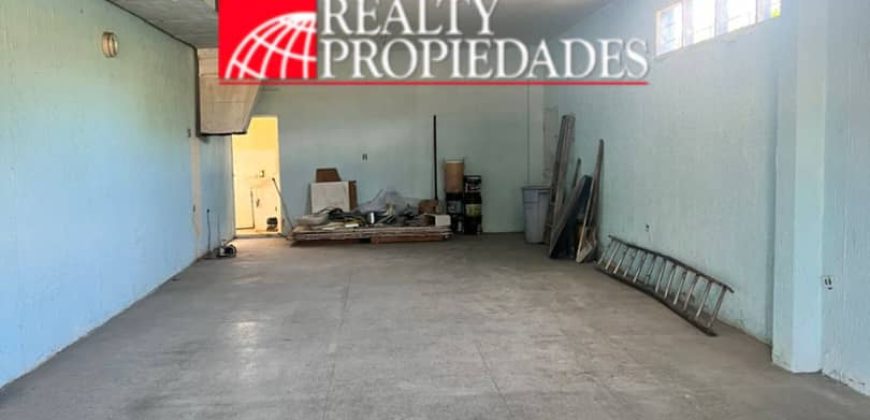 EXCELENTE GALPÓN CON LOCALES COMERCIALES EN UBICACIÓN ESTRATÉGICA EN ALQUILER