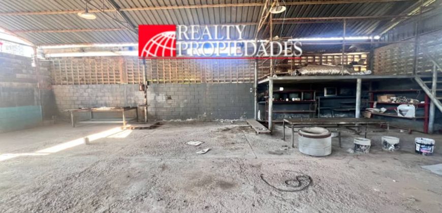 EXCELENTE GALPÓN CON LOCALES COMERCIALES EN UBICACIÓN ESTRATÉGICA EN ALQUILER
