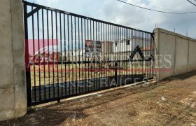 EXTENSO TERRENO CERCADO EN VENTA EN ZONA RESIDENCIAL