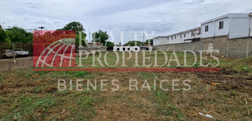 EXTENSO TERRENO CERCADO EN VENTA EN ZONA RESIDENCIAL