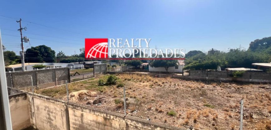 EXTENSO TERRENO CERCADO EN VENTA EN ZONA RESIDENCIAL