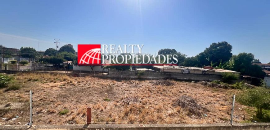 EXTENSO TERRENO CERCADO EN VENTA EN ZONA RESIDENCIAL