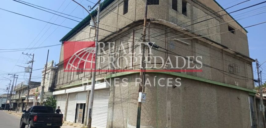 EN CABIMAS: EXCELENTE LOCAL COMERCIAL DE 3 NIVELES EN VENTA