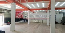 EN CABIMAS: EXCELENTE LOCAL COMERCIAL DE 3 NIVELES EN VENTA