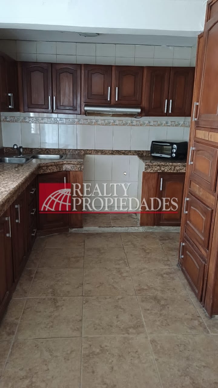 AMPLIO TOWNHOUSE SEMI-AMOBLADO EN EXCELENTE CONJUNTO RESIDENCIAL EN VENTA