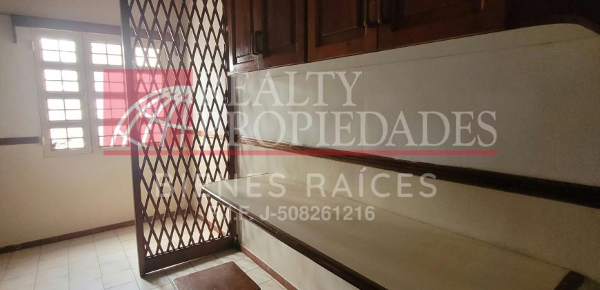 AMPLIA CASA AMOBLADA EN ALQUILER