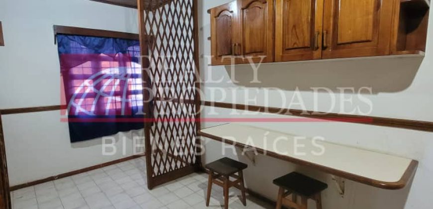 AMPLIA CASA SEMI-AMOBLADA EN ALQUILER