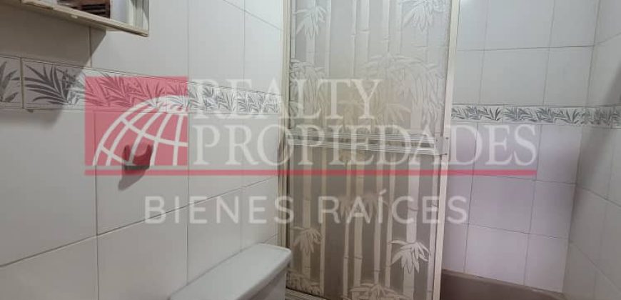 AMPLIA CASA SEMI-AMOBLADA EN ALQUILER