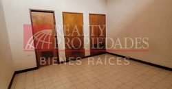 AMPLIA CASA SEMI-AMOBLADA EN ALQUILER