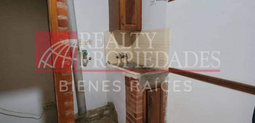 AMPLIA CASA SEMI-AMOBLADA EN ALQUILER