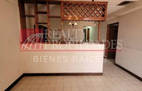 AMPLIA CASA SEMI-AMOBLADA EN ALQUILER