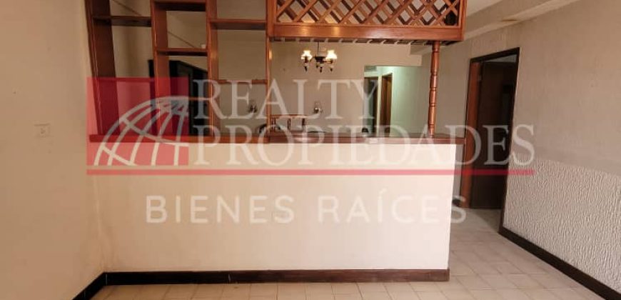 AMPLIA CASA SEMI-AMOBLADA EN ALQUILER