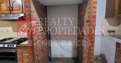 AMPLIA CASA SEMI-AMOBLADA EN ALQUILER