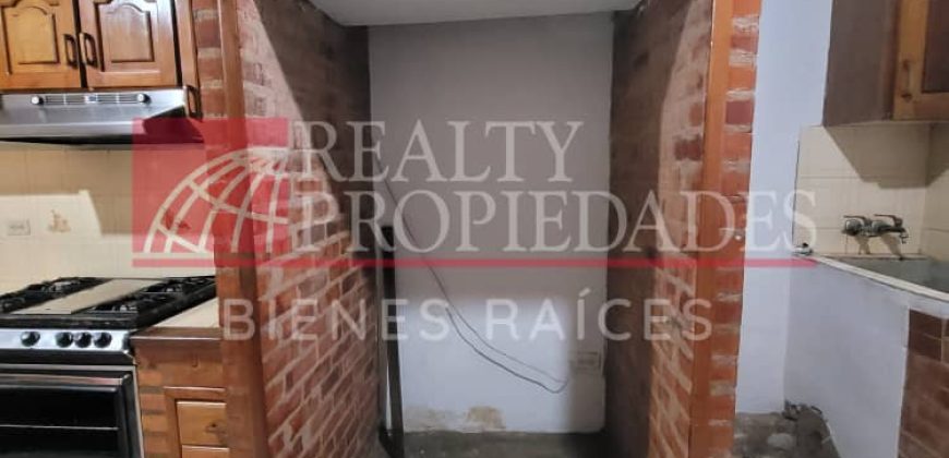 AMPLIA CASA SEMI-AMOBLADA EN ALQUILER