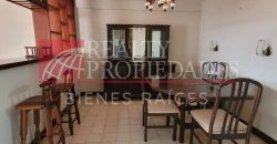 AMPLIA CASA SEMI-AMOBLADA EN ALQUILER