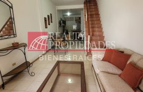 CONFORTABLE TOWNHOUSE AMOBLADO EN ALQUILER