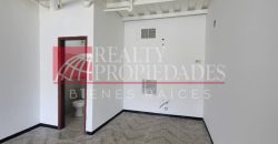 EXCELENTE LOCAL COMERCIAL EN PLANTA BAJA Y AIRE ACONDICIONADO EN ALQUILER