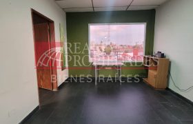 CÉNTRICO Y AMPLIO APARTAMENTO ESTUDIO SEMI-AMOBLADO EN ALQUILER