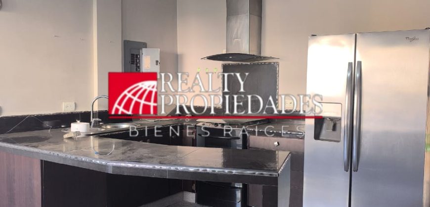 CÓMODO APARTAMENTO SEMI-AMOBLADO EN ALQUILER EN EL CENTRO