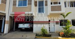 MODERNO Y AMPLIO TOWNHOUSE EN GRIS BLANCO EN VENTA