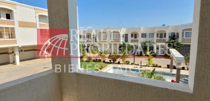MODERNO Y AMPLIO TOWNHOUSE EN GRIS BLANCO EN VENTA