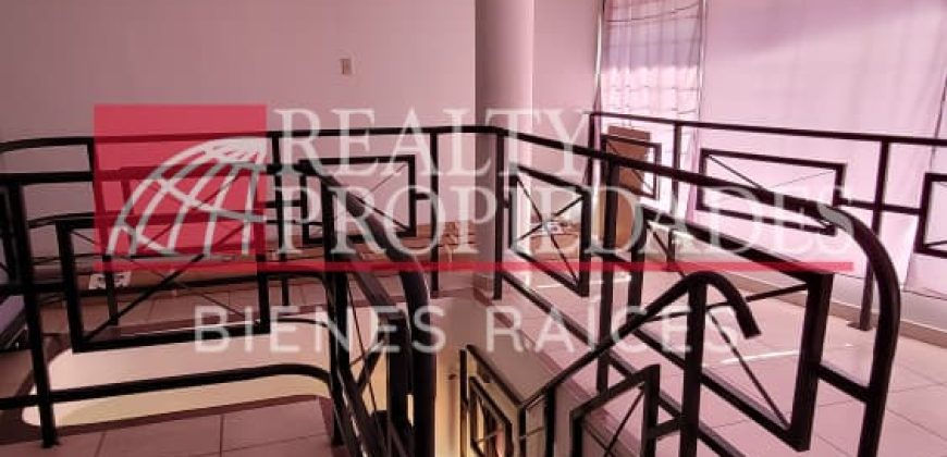 CÉNTRICO LOCAL COMERCIAL DE DOS NIVELES EN ALQUILER O VENTA