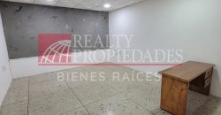 EN EL CENTRO: LOCAL COMERCIAL CON OFICINAS EN ALQUILER