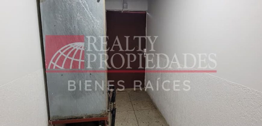 EN EL CENTRO: LOCAL COMERCIAL CON OFICINAS EN ALQUILER